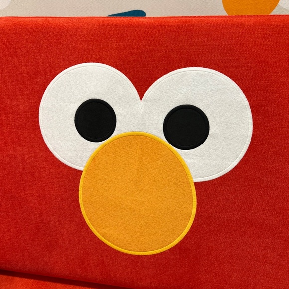 Nugget x Sesame Street Limited Edition Elmo Nugget Comfort Cover Set - EUC - Picture 3 of 4